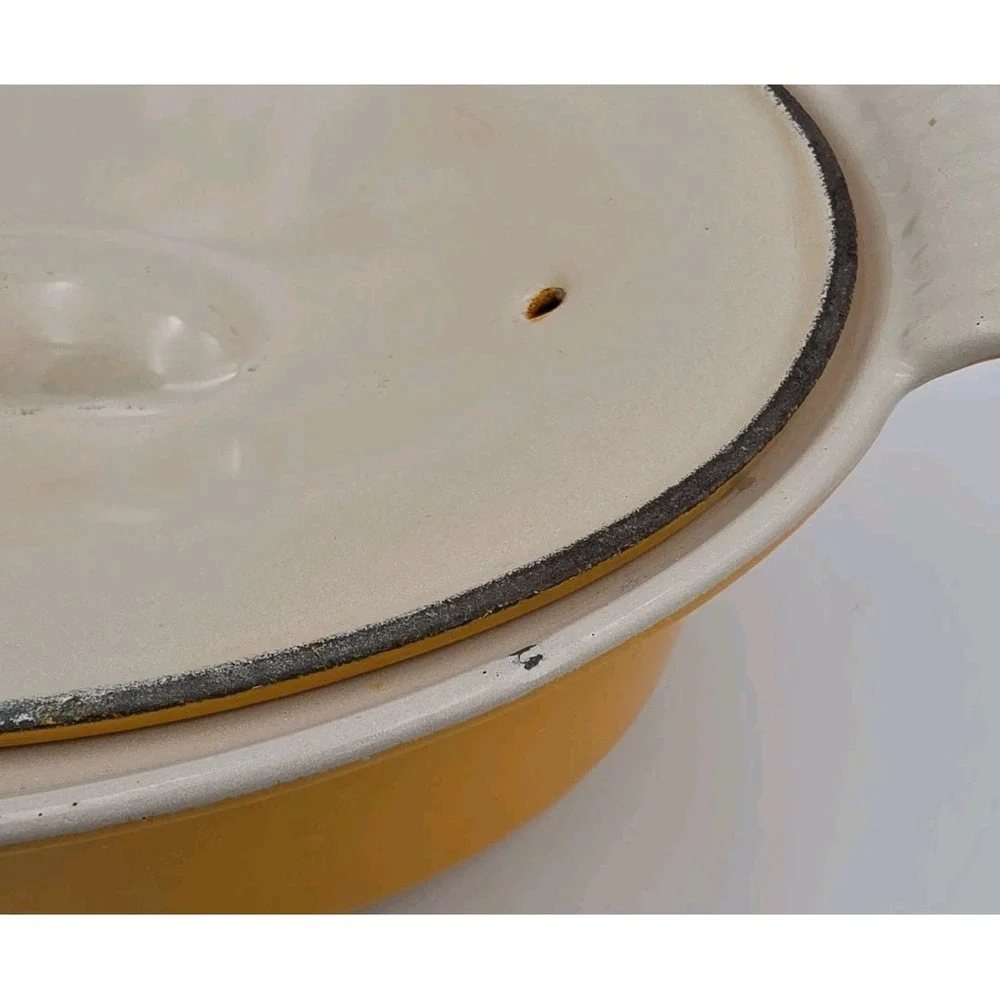 Le Creuset Yellow Enameled Cast Iron Dutch Oven Oval 10x8x4 Made in France 22